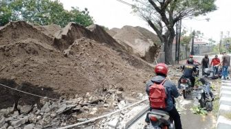 Tembok SRD Roboh di Pinggir Ring Road, 2 Pengendara Tertimpa Reruntuhan