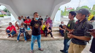 Sempat Mengadu ke DPRD, Akhirnya Belasan PMI yang Dideportasi dari Malaysia ke Batam Dijemput Keluarga