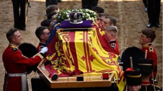Heningnya Warga dan Para Pemimpin Dunia Saksikan Pemakaman Ratu Elizabeth II di Westminster Abbey