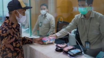 Warga Gowa Tukar Uang Panaik Terbakar di Kantor Bank Indonesia Perwakilan Sulawesi Selatan