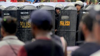 Massa Pendukung Gubernur Papua Lukas Enembe Aksi Unjuk Rasa Menolak Penetapan Tersangka oleh KPK