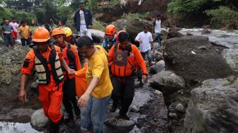 Innalillahi.. Hilang 13 Jam, Nenek yang Tertimbun Longsor di Purwokerto Ditemukan Tewas