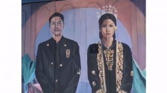 Bikin Mantan Nyesek, Mural Kaesang Pangarep dan Erina Gudono Berpakaian Pengantin Jawa Mejeng di Solo