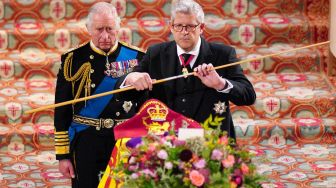 6 Potret Suasana Haru Keluarga Kerajaan Inggris pada Pemakaman Ratu Elizabeth II