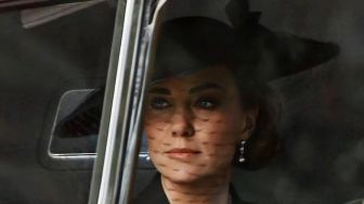 Kate Middleton Pakai Setelan Blazer Seharga Rp 33 Juta, Ternyata Salah Satu Koleksi Baju Termahalnya