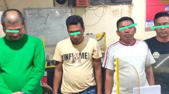 Hajab! Kades di Paluta Diciduk Polisi Saat Main Judi Online