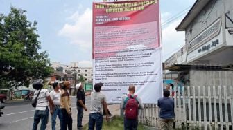 Banner Surat Terbuka Warga Beji Pasuruan Buat Presiden, Minta Tolong Pencemaran Sungai Wrati Diatasi