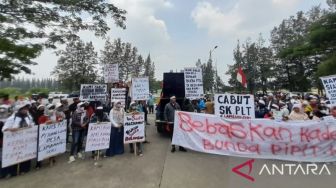 Geruduk Kantor Pemkab Bekasi, Ratusan Warga Desa Lambangsari Minta Kasus Mafia Tanah PTSL Diusut Tuntas