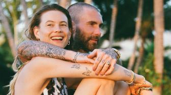 Terjerat Skandal Perselingkuhan, Behati Prinsloo dan Adam Levine Sudah Tampil Mesra Lagi di Publik