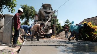 Dorong Percepatan Insfrastruktur Desa, Semen Gresik Bangun Jalan Beton Senilai Rp 346 Juta di Desa Tegaldowo Rembang
