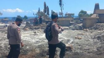 Puluhan Rumah di Kampung Adat Sumba Terbakar, Polisi Selidiki Sumber Api