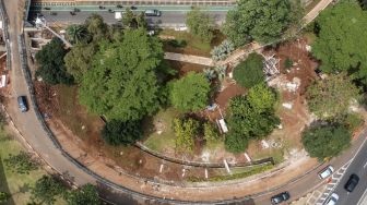 Foto areal proyek revitalisasi Taman Semanggi di Bundaran Semanggi, Jakarta, Rabu (21/9/2022). [ANTARA FOTO/Galih Pradipta/nz]