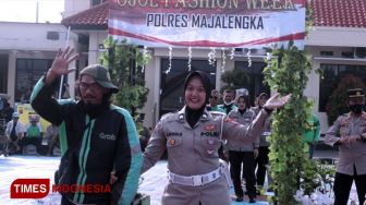 Ditemani Ojek Online, Begini Gaya Polwan Majalengka Jadi Model Fashion Week