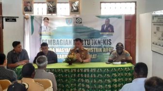 Pj. Bupati Maybrat: Masyarakat Kurang Mampu Terima Kartu JKN-KIS