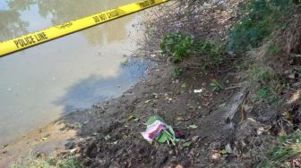 Duhh! Mayat Bocah 4 Tahun Ditemukan Tengkurap di Pinggir Sungai Sidokampir Jombang