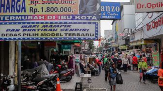 Suasana kompleks pertokoan di kawasan Pasar Baru, Jakarta Pusat, Kamis (22/9/2022). [Suara.com/Alfian Winanto]
