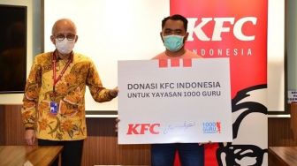 Bantu Pendidikan Anak di Pedalaman, KFC Indonesia Serahkan Donasi Bucket for Given ke Yayasan 1000 Guru