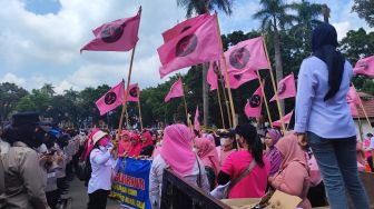 Giliran Emak-Emak di Sumsel Demo Tolak BBM Naik, Datangi Kantor Gubernur Herman Deru