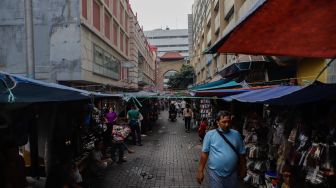 Suasana kompleks pertokoan di kawasan Pasar Baru, Jakarta Pusat, Kamis (22/9/2022). [Suara.com/Alfian Winanto]
