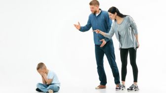 Parents Wajib Tahu! Ini 4 Hal yang Bisa Sebabkan Anak Patah Hati