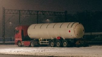 Truk BBM Seruduk 3 Ruko di Cakung Jaktim, Panji Kaget Gegara Motor Ngerem Mendadak