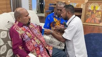 Gubernur Papua Lukas Enembe Dijadwalkan KPK Menjalani Pemeriksaan 26 September, Pengacara: Beliau Masih Sakit
