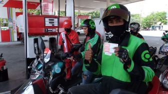 Harga BBM Naik, Ojol Makassar Dapat Bantuan BBM Murah Dari UKM Sahabat Sandi