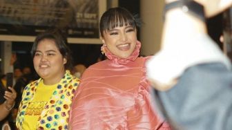 Tampil Menawan dengan Baju Over Size, Ini 9 Potret Marshanda di Gala Premiere Gendut Siapa Takut?