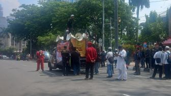 Demo Tolak Kenaikan Harga BBM, Massa GNPR Mulai Berdatangan Ke Patung Kuda