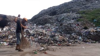 Cerita Pemulung di TPSA Pasuruhan Magelang, Sering Nemu Uang dan Keris Pusaka