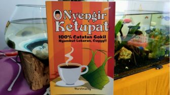 Review Buku Nyengir Ketupat: Jalani Ibadah Terasa Tiada Beban