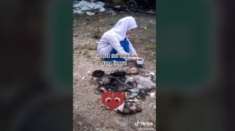 Sedih Banget! Tanpa Izin, Orangtua Tega Bakar Koleksi Merchandise K-Pop Milik Anak