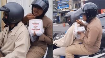 Sambil Menyelam Minum Air, Cara Pria Ini Makan di Atas Motor Bikin Geleng-geleng