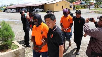 Polisi Tangkap Tiga Orang Penyuplai Senjata dan Amunisi KKB di Timika Papua