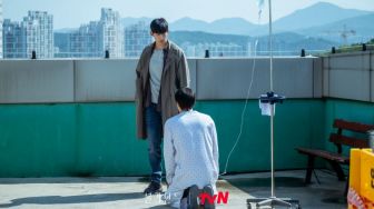 Spoiler Blind Episode 4: Taecyeon Dibuat Terkejut oleh Tawaran Jeon Jin Woo