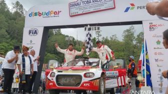 Ricardo Gelael Tampil Gemilang Naik Podium di Danau Toba Rally 2022