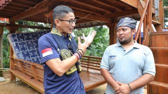 Beri Bantuan Pengelola Homestay Desa Wisata Hanjeli Sukabumi, Sandiaga: Sesuai Permintaan Tanpa Ribet Dan Proposal