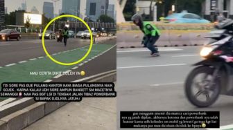 Bikin Haru! Momen Driver Ojol Ambil Powerbanknya Jatuh di Jalan, Customer: Saya Gak Tega