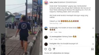 Bersenjatakan Gagang Sapu, Emak-Emak di Menteng Dalam Bubarkan Aksi Tawuran Pelajar