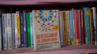 Ulasan Buku 'Bertasawuf di Zaman Edan': Hidup Sederhana dan Bermakna dengan Bertasawuf