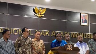 Sambangi Komnas HAM Minta Kesehatan Lukas Enembe Diperhatikan, Tapi Anggota DPRP Bungkam Soal Judi Kasino Gubernur Papua