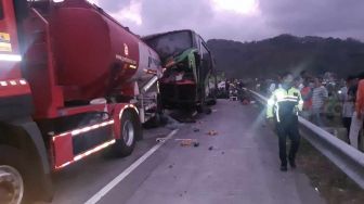 Hati-hati! Kecelakaan Beruntun Libatkan 5 Kendaraan di Tol Malang-Pandaan..