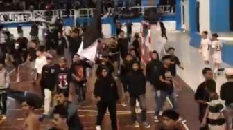 Pertandingan Futsal di Banjarbaru Diwarnai Bentrok Suporter, Saling Lempar Benda Tumpul