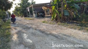 Kondisi Akses Jalan di Desa Patihan Tuban Dikeluhkan Warga