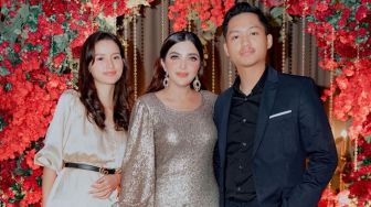 Ashanty Nyaris Dipeluk Pria Bule Karena Dikira Sarah Menzel, Ekspresi Anang Bikin Salfok