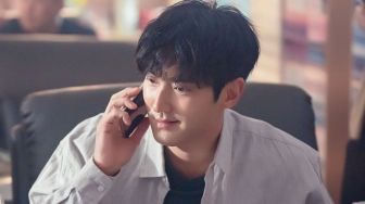 9 Potret Choi Siwon Main Drakor Love is for Suckers, Perankan Ahli Bedah Plastik yang Jadi Pengangguran