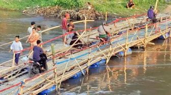 Jembatan Sasak Jadi Jalur Alternatif Warga Solo dan Sukoharjo, Dalam Sehari Pengelola Bisa Raup Rp 5 juta