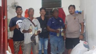 Kelabui Polisi, Sopir di Mappi Selundupkan 81 Botol Miras Dicampur Dedak