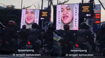 Viral Lagi! Video Intan Syulit Lupakan Rehan Terpampang Nyata di Baliho Pinggir Jalan