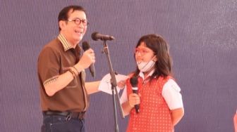 Menteri Yasonna Laoly Mengajar di Sekolah Dasar Negeri Percontohan PAM Makassar